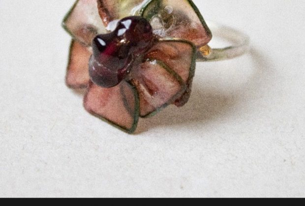 Dogwood Ring: garnets, paper, resin…