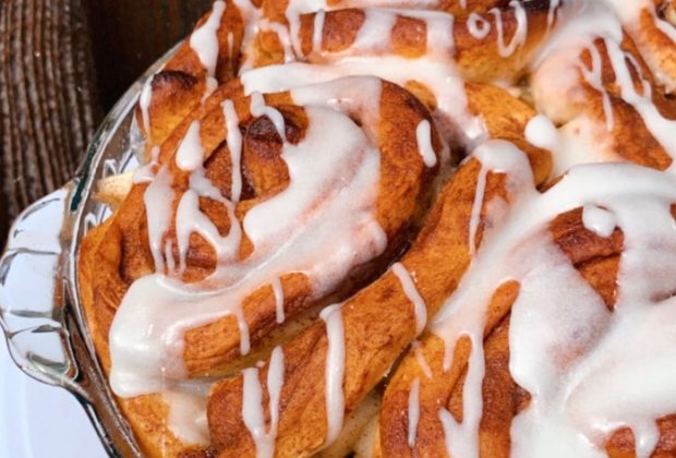 Cinnamon Roll Apple Pie