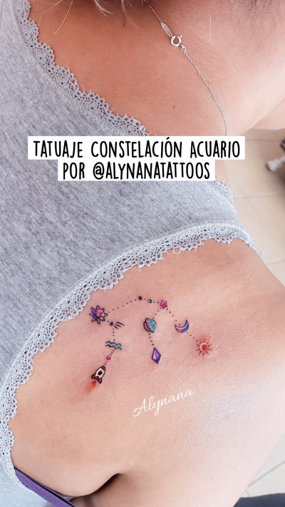 Tatuaje Constelación Acuario por @alynanatattoos